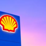 Shell logo en el atardecer