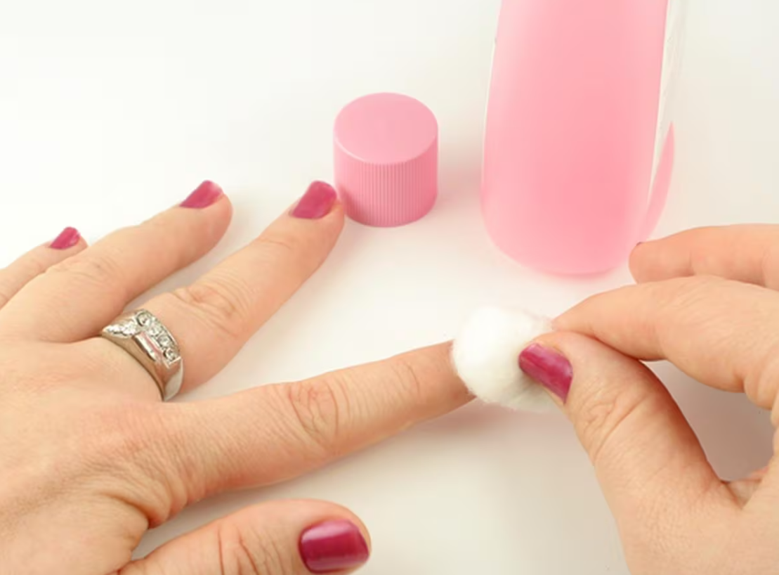 despintando las uñas