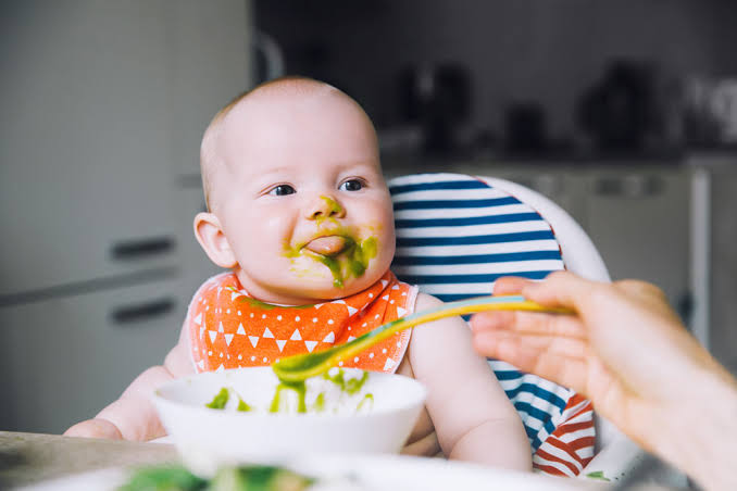 Bebé alimentado